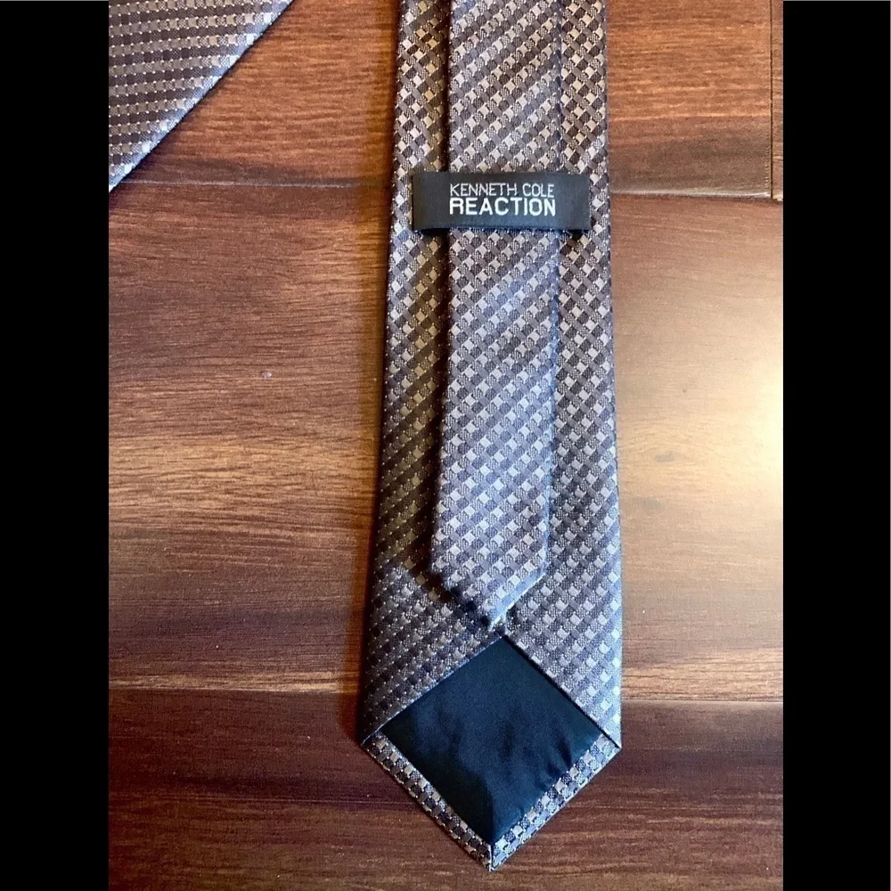 KENNETH COLE REACTION Brown Silk Necktie